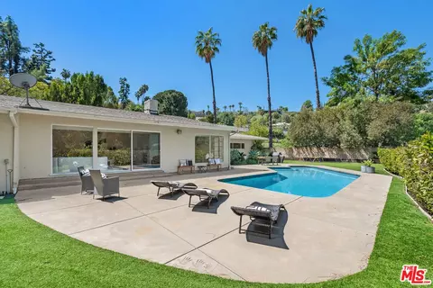 4450 Coronet Dr, Encino, CA 91316