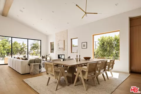 6356 W 83rd St, Los Angeles, CA 90045
