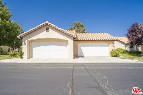 11553 Oak St, Apple Valley, CA 92308