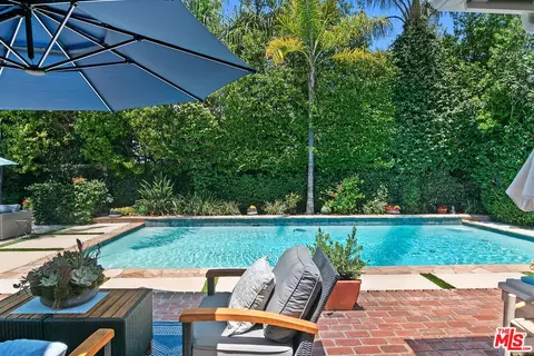 13155 Hartsook St, Sherman Oaks, CA 91423