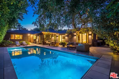 5520 Leghorn Ave, Sherman Oaks, CA 91401