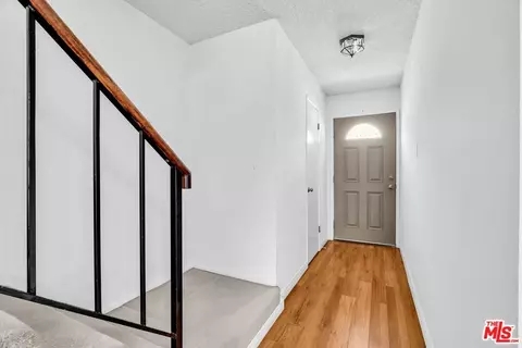 456 E Magnolia Blvd #E, Burbank, CA 91501 photo 2