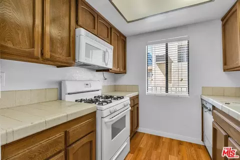 456 E Magnolia Blvd #E, Burbank, CA 91501 photo 8