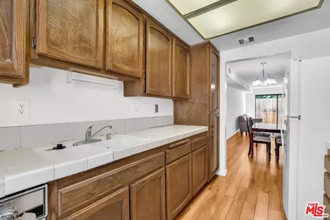 456 E Magnolia Blvd #E, Burbank, CA 91501 photo 10