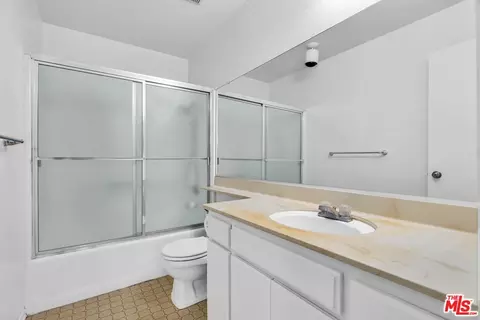 456 E Magnolia Blvd #E, Burbank, CA 91501 photo 15