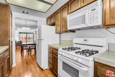 456 E Magnolia Blvd #E, Burbank, CA 91501 photo 9