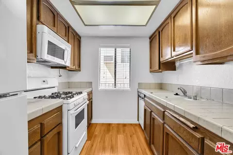 456 E Magnolia Blvd #E, Burbank, CA 91501 photo 7
