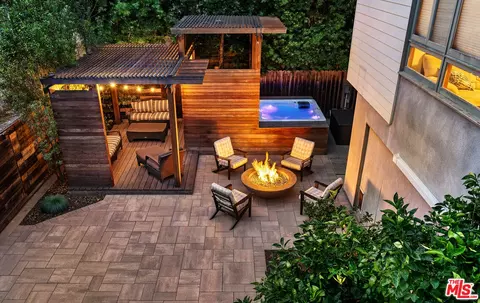 9627 Farragut Dr, Culver City, CA 90232