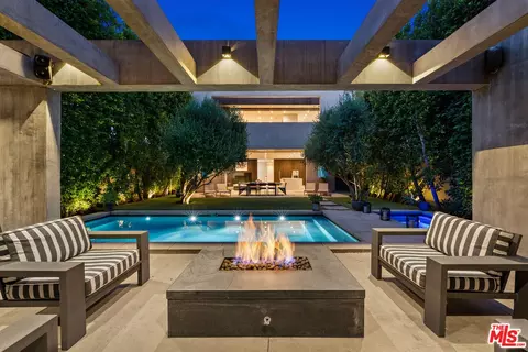 607 N Alta Vista Blvd, Los Angeles, CA 90036