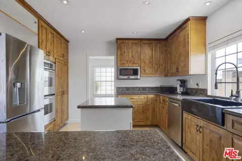 Kitchen - 2735 Beth Pl, Simi Valley, CA 93065 photo 2 of 2