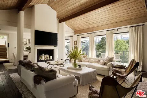 1583 Lindacrest Dr, Beverly Hills, CA 90210