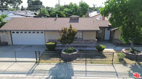 833 E Myrtle Ave, Visalia, CA 93292 photo 1
