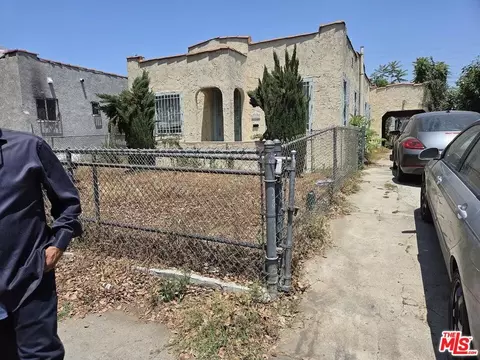 617 E 83rd St, Los Angeles, CA 90001