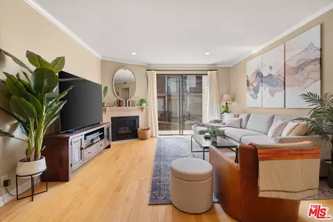 801 S Plymouth Blvd #204, Los Angeles, CA 90005