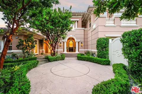 26722 Provence Dr, Calabasas, CA 91302