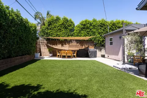 18336 Calvert St, Tarzana, CA 91335 photo 25