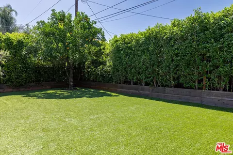 18336 Calvert St, Tarzana, CA 91335 photo 24