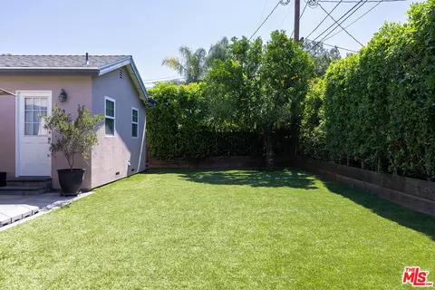 18336 Calvert St, Tarzana, CA 91335 photo 23