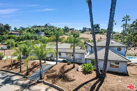 614 Valley Dr, Vista, CA 92084