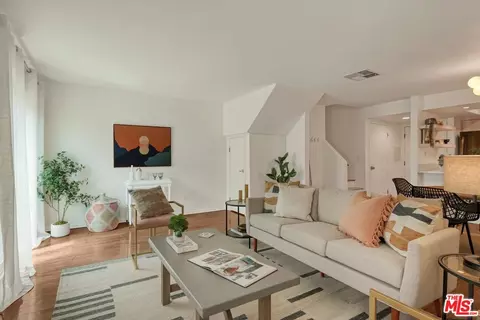 11230 Peach Grove St #104, North Hollywood, CA 91601