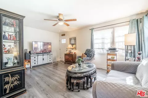 925 W Magnolia St, Compton, CA 90220