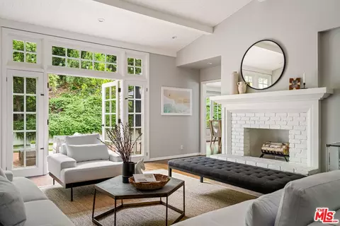 4071 Mandeville Canyon Rd, Los Angeles, CA 90049