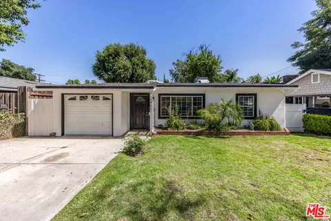 22027 Viscanio Rd, Woodland Hills, CA 91364