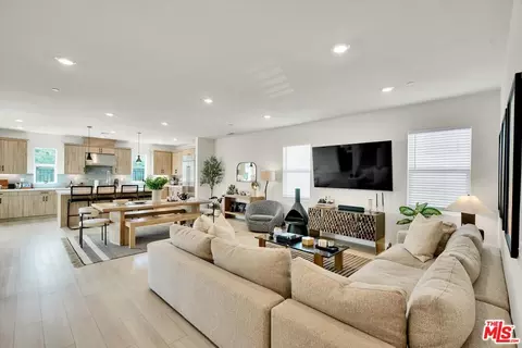 27703 Sequel Ct, Valencia, CA 91381 photo 4