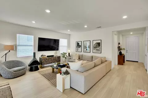 27703 Sequel Ct, Valencia, CA 91381 photo 6