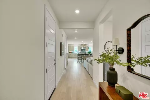 27703 Sequel Ct, Valencia, CA 91381 photo 3