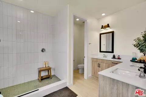 27703 Sequel Ct, Valencia, CA 91381 photo 15