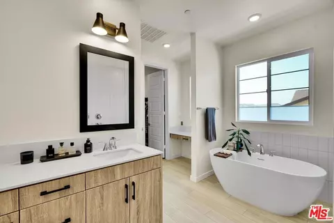 27703 Sequel Ct, Valencia, CA 91381 photo 17