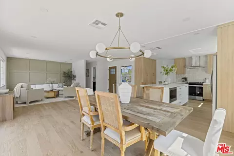 24201 Friar St, Woodland Hills, CA 91367