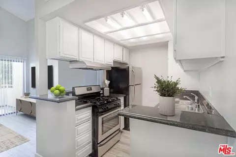 7342 Haskell Ave, Van Nuys, CA 91406 photo 2