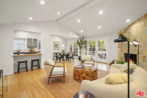14146 Hartsook St, Sherman Oaks, CA 91423