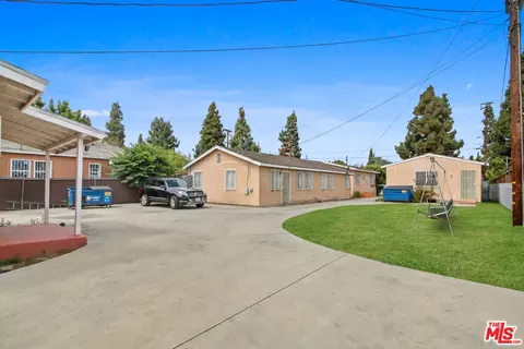 Exterior - 12412 S Willowbrook Ave, Compton, CA 90222 photo 2 of 4