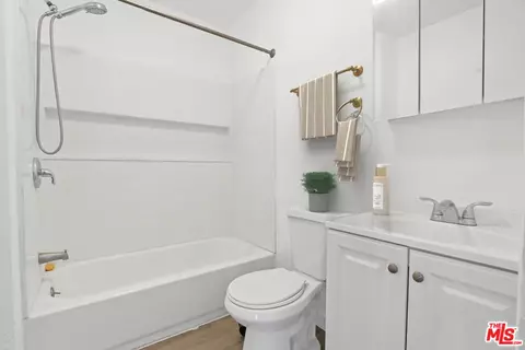 Bath - 12412 S Willowbrook Ave, Compton, CA 90222 photo 1 of 1