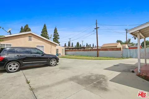 Exterior - 12412 S Willowbrook Ave, Compton, CA 90222 photo 3 of 4