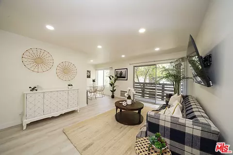 525 S Ardmore Ave #232, Los Angeles, CA 90020