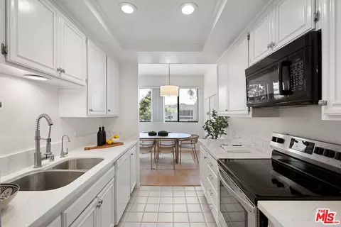 Kitchen - 497 E California Blvd #301, Pasadena, CA 91106 photo 1 of 2