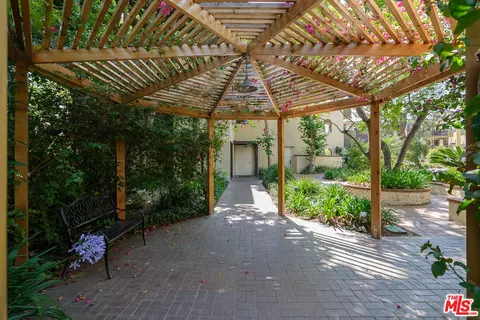 Exterior - 497 E California Blvd #301, Pasadena, CA 91106 photo 5 of 6