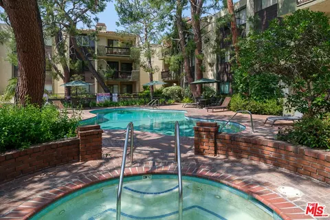 Exterior - 497 E California Blvd #301, Pasadena, CA 91106 photo 4 of 6