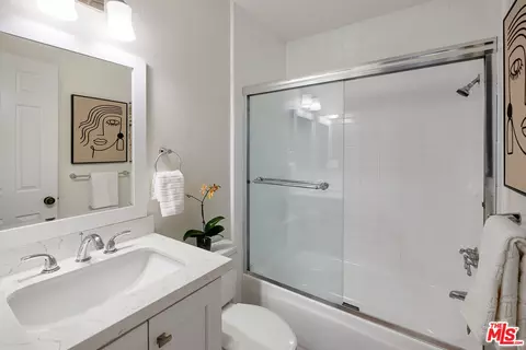 Bath - 497 E California Blvd #301, Pasadena, CA 91106 photo 2 of 2