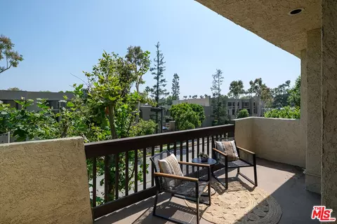 Exterior - 497 E California Blvd #301, Pasadena, CA 91106 photo 1 of 6