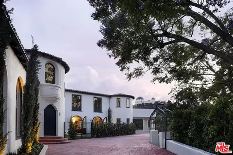 2720 Glendower Ave, Los Angeles, CA 90027