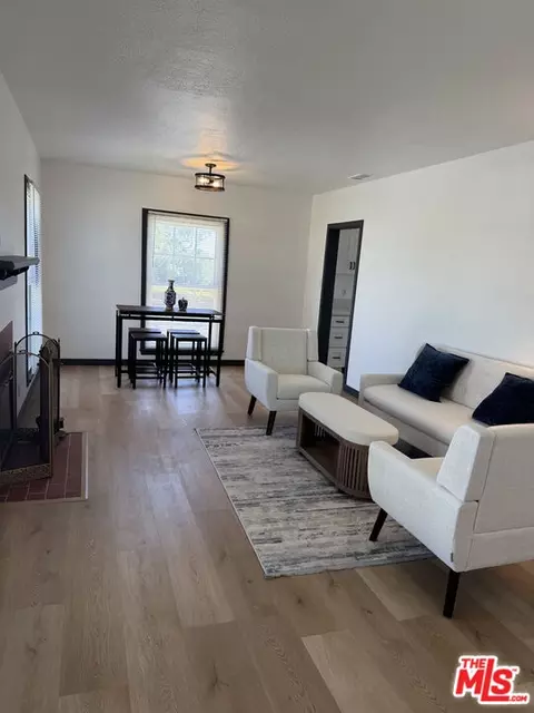 9829 S 7th Ave, Inglewood, CA 90305
