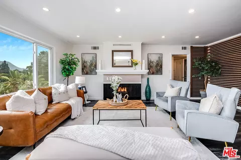 10707 Camarillo St #312, Toluca Lake, CA 91602