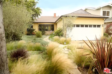 7482 NW Denrock Ave, Los Angeles, CA 90045