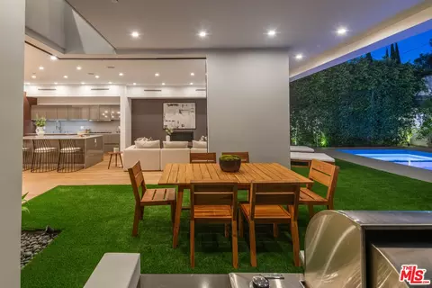 374 Huntley Dr, West Hollywood, CA 90048