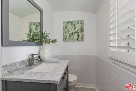 Bath - 218 S Peck Dr, Beverly Hills, CA 90212 photo 1 of 8